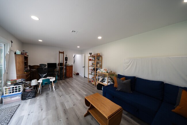 Building Photo - 3709 Avenida Palo Verde