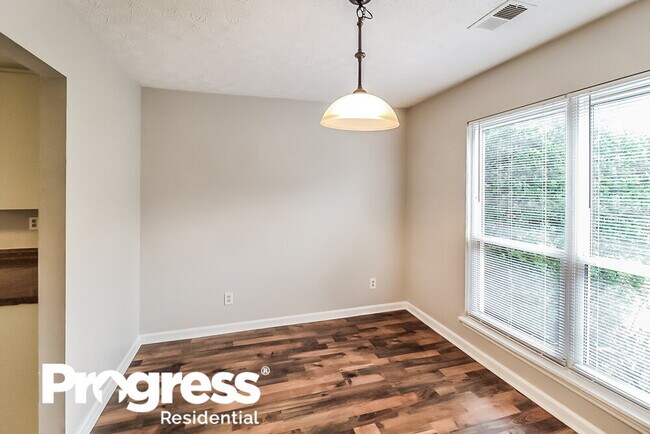 Building Photo - 2468 Mistletoe Ln SW