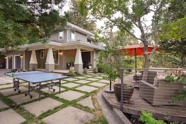 Building Photo - Stunning 4Bed/5bath Home in Kentfield