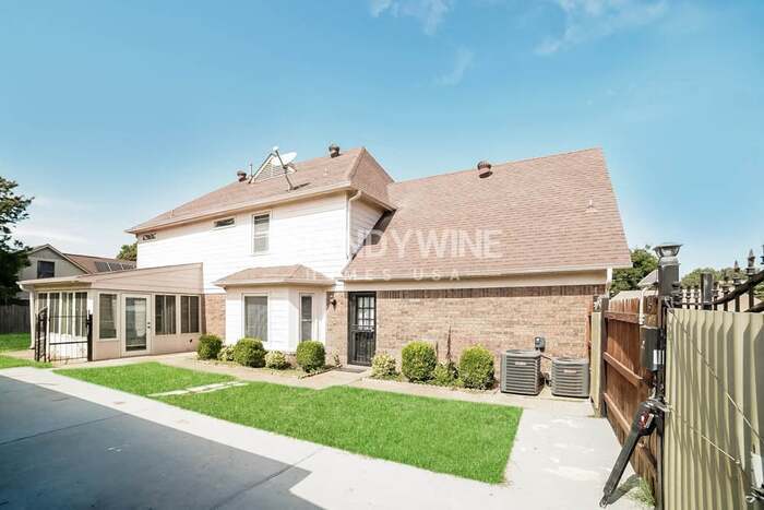 Building Photo - 7477 Stonington Dr