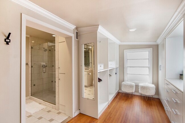 Building Photo - 2522 Wordsworth St