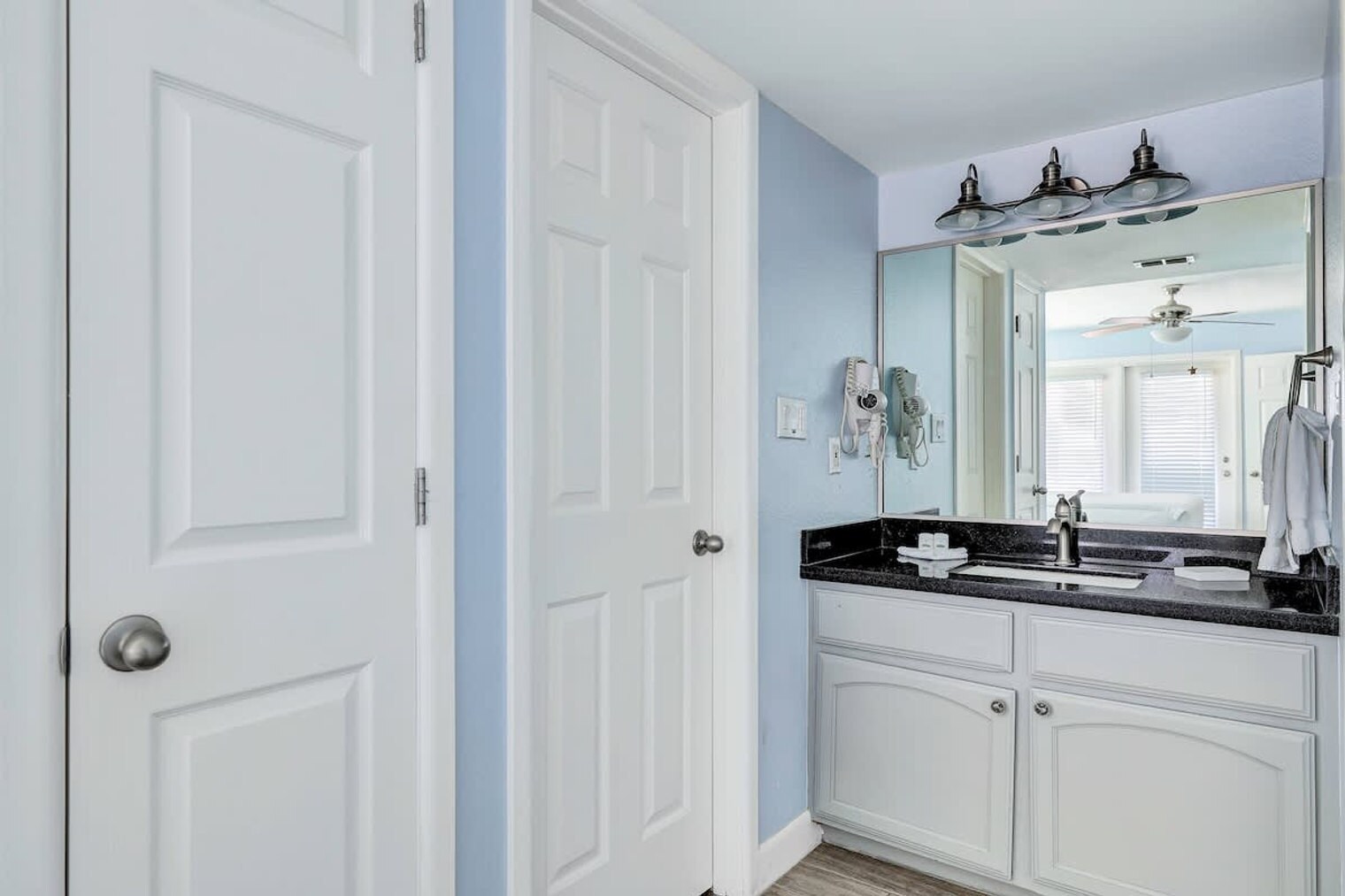 Building Photo - 132 E Gardenia St