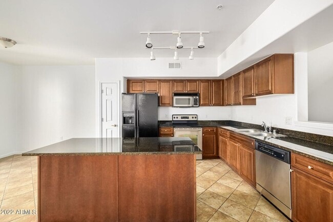 Building Photo - 1920 E Bell Rd