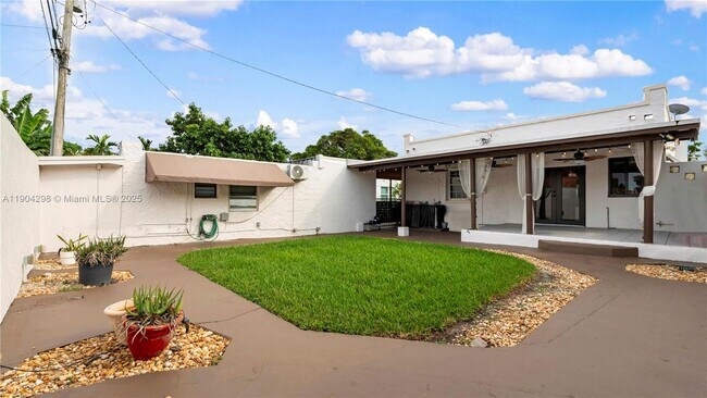 Building Photo - 2271 SW 25th St