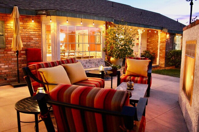 Building Photo - 2041 E Gary Cir