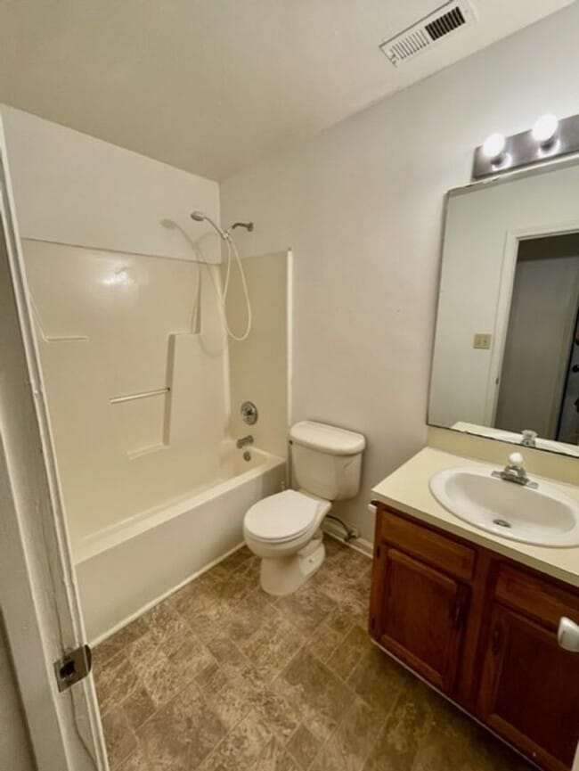 Building Photo - Adorable 3 bedroom 2 bath Ranch style home. Located in the Bridlewood community