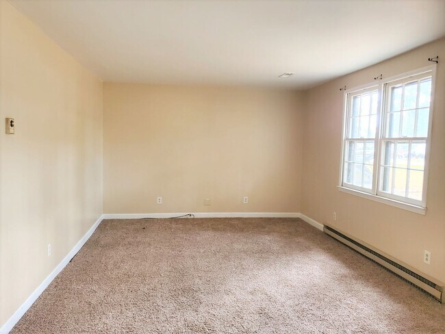 Building Photo - Charming Home With Great Yard