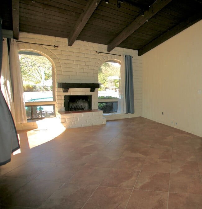 Building Photo - Pala Verde Ranch 4br 3.5ba * On the Lake