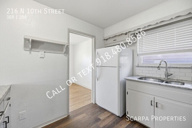 Building Photo - 216 N 10th St