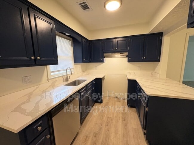 Building Photo - 106 Bonanza Dr