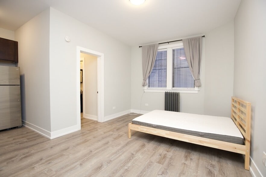 Building Photo - 4828 N Damen Ave