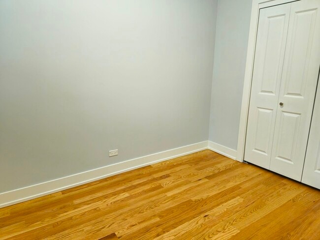 Building Photo - 1415 W Erie St