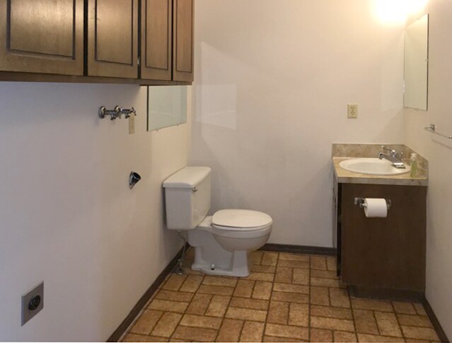1/2 Bath/Laundry Hookup - 440 NE C St