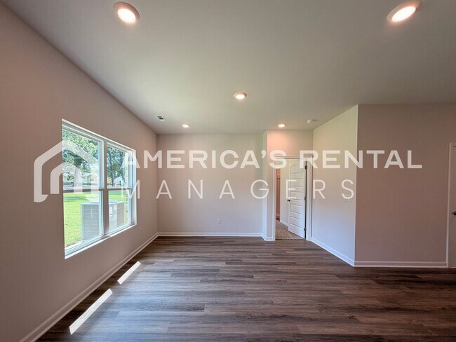 Building Photo - 169 Cattail Ct