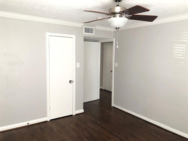 Building Photo - 2402 Watts St