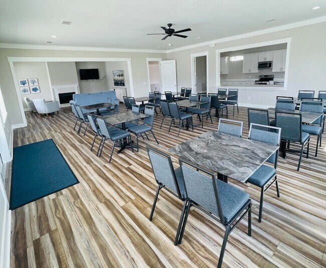 Building Photo - 215 Speckled Trout Ln N