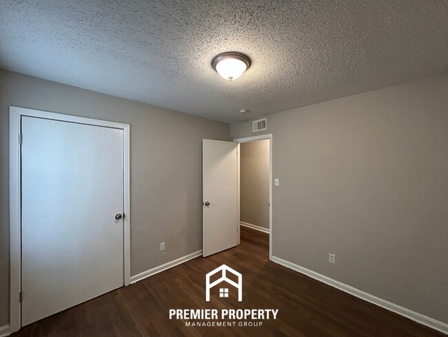 Building Photo - 8288 Cedarbrush Dr