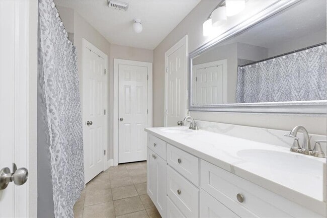 Building Photo - 3209 Blue Wing Dr