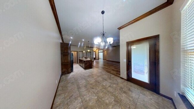 Building Photo - 3/2 plus office in gated SW neighborhood