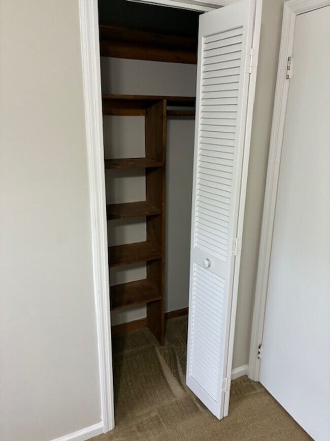 Building Photo - 114 N Woodvalley Dr