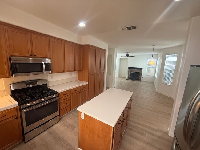 Building Photo - Andorra Community 3 Bedroom Rental Home in Valencia!