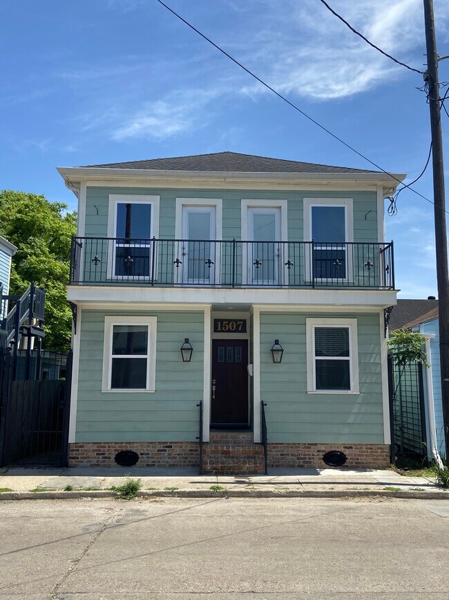 Primary Photo - 1507 Leonidas St