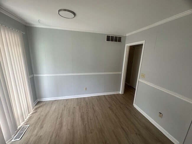 Building Photo - Spacious 3-Bedroom Home with Great Outdoor...