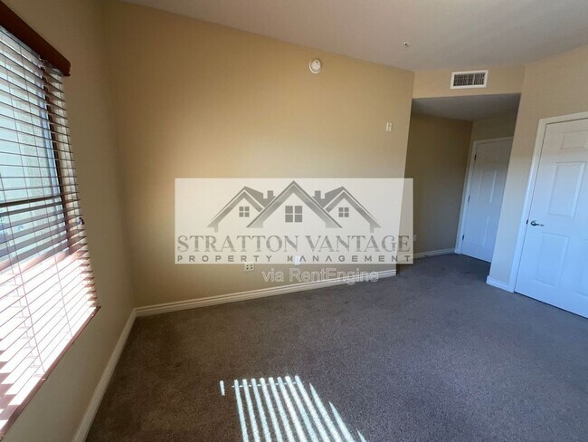 Building Photo - 5350 E Deer Valley Dr