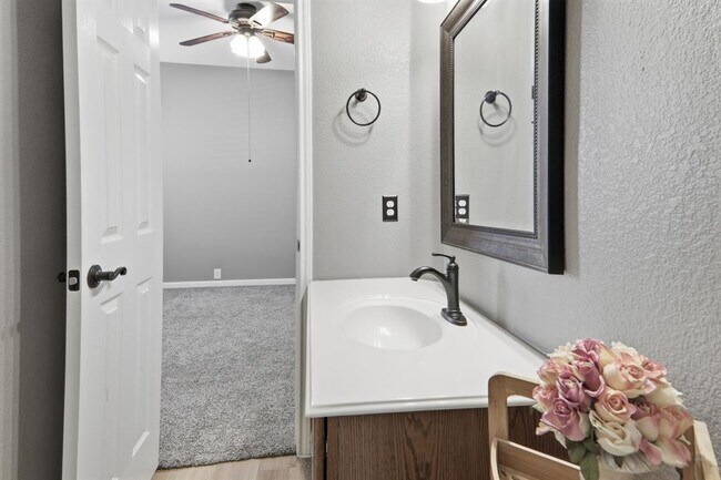 Building Photo - 2157 Paradise Ridge Dr