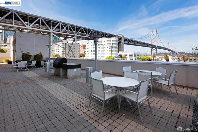 Building Photo - 501 Beale St