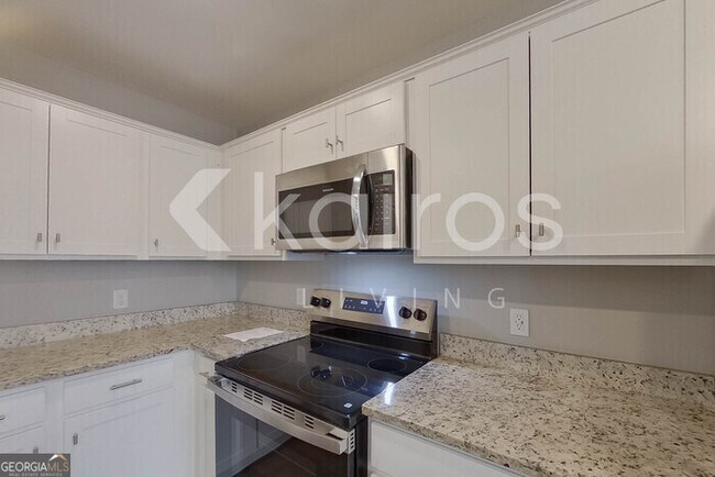 Building Photo - 300 Hemlock Ct