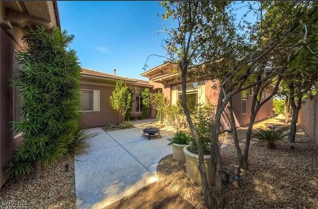 Building Photo - 104 Emerald Dunes Cir