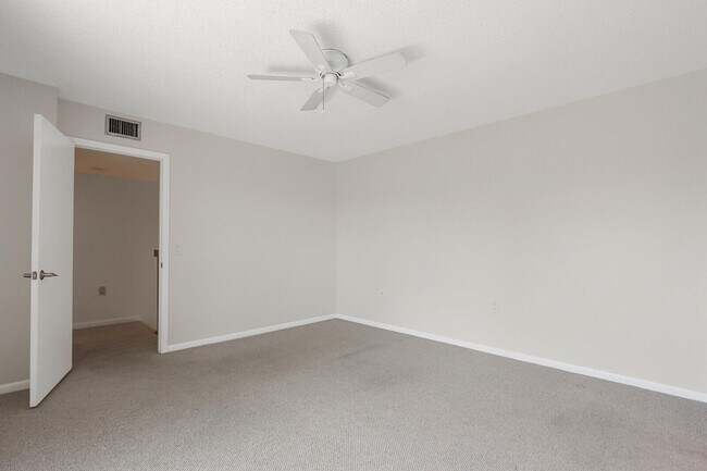 Building Photo - 3026 30th Ct