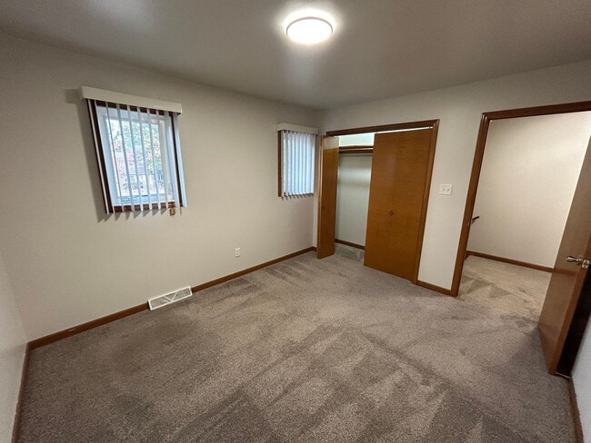 Building Photo - Two Bedroom. 1.5 Bath TOWNHOUSE