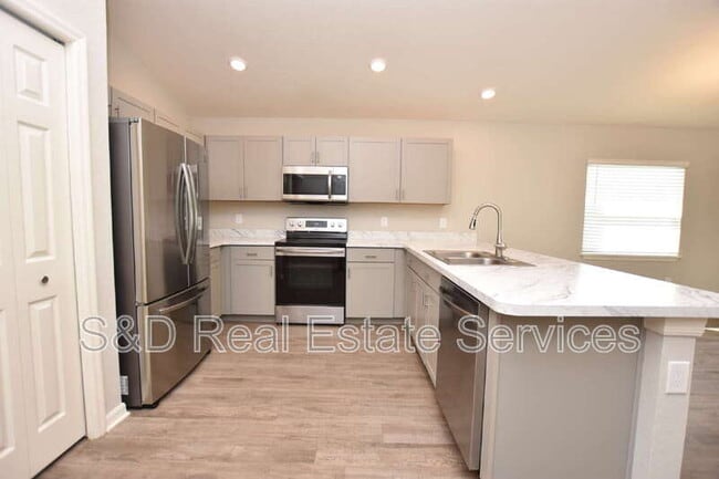 Building Photo - 372 Cascara Ln