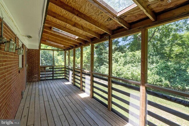 Building Photo - 7001 Longwood Dr