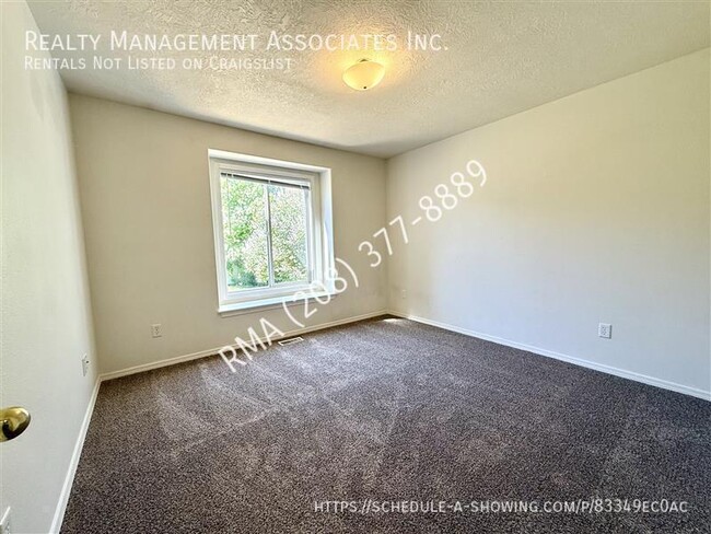 Building Photo - 12365 W Lachlan St