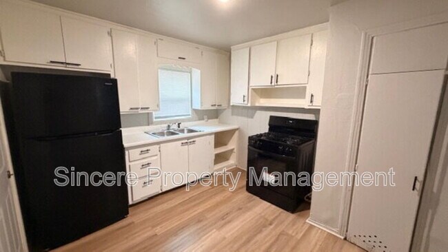 Building Photo - 3214 S St Clair Ave