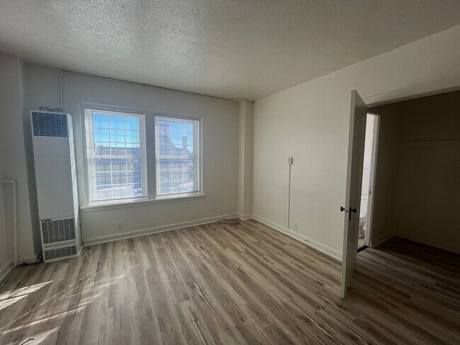 Building Photo - 229-3D W Jackson