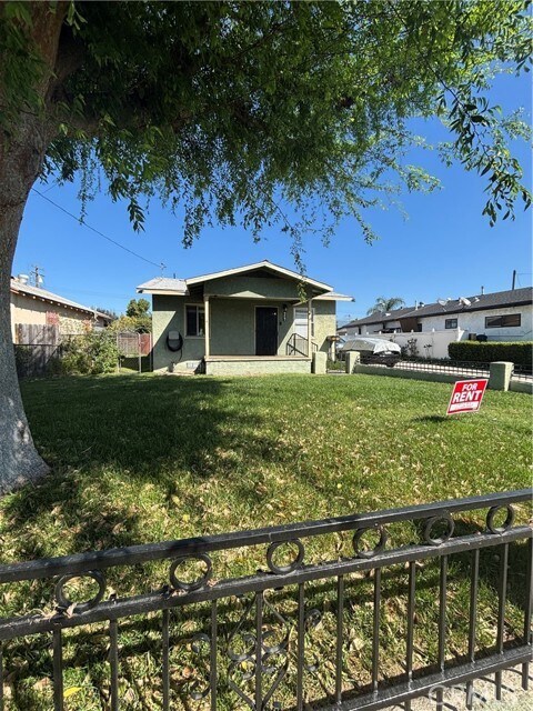 Building Photo - 646 W Belmont St