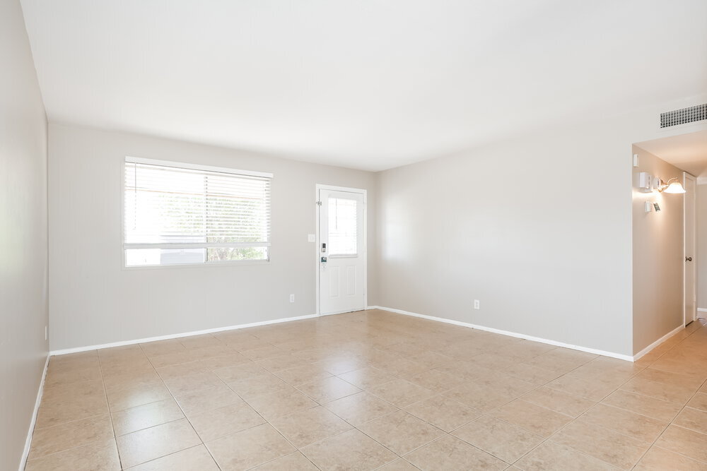 Building Photo - 3039 S Kenneth Pl