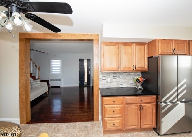 Building Photo - 6 Lakeview Terrace