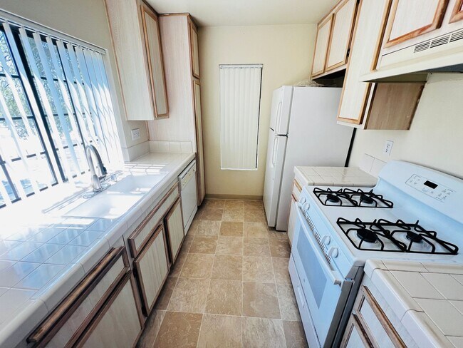 Building Photo - Mira Mesa Two Master Bedroom Upper Level Corner Condo