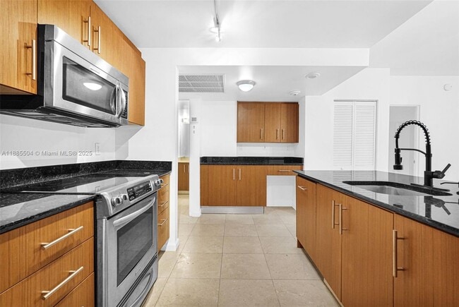 Building Photo - 10275 Collins Ave