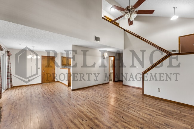 Building Photo - 1111 E Redwood Rd