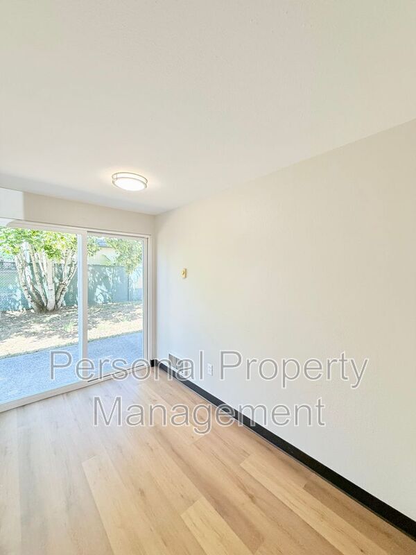 Building Photo - 506 E 34th St
