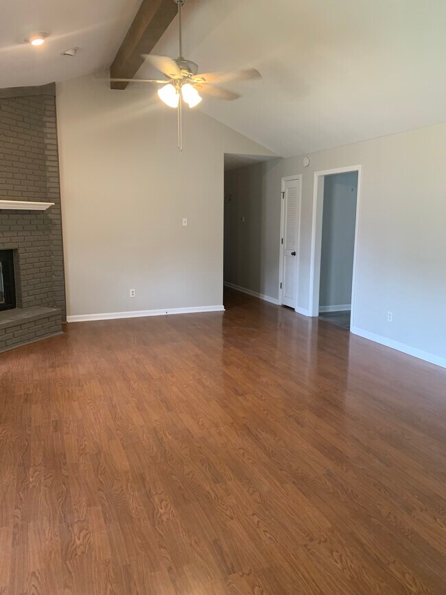 Building Photo - 227 St Albans Dr
