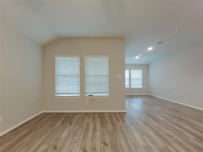 Building Photo - 2311 E WInding Pines