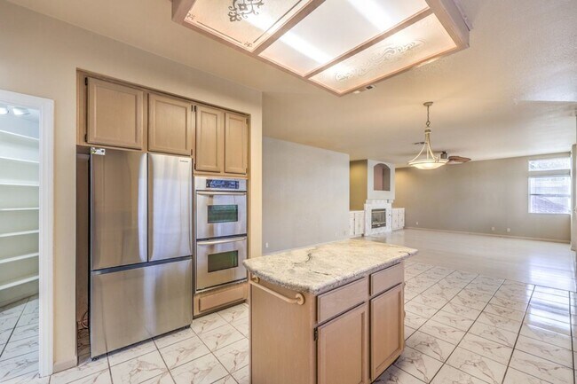 Building Photo - 3 Bed room Pool home in Desert Shores