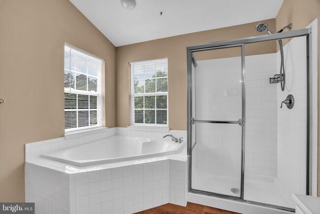 Building Photo - 8142 Tenbrook Dr